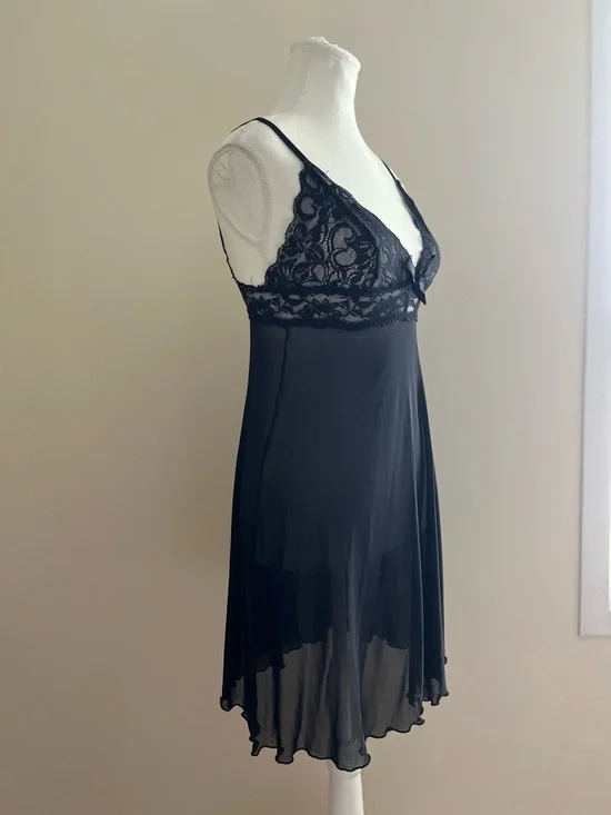 La Vie En Rose Black Lace Chemise with Sheer Skirt - Picture 6 of 8